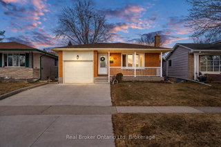 10 Brookside Crescent