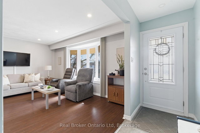 10 Brookside Crescent