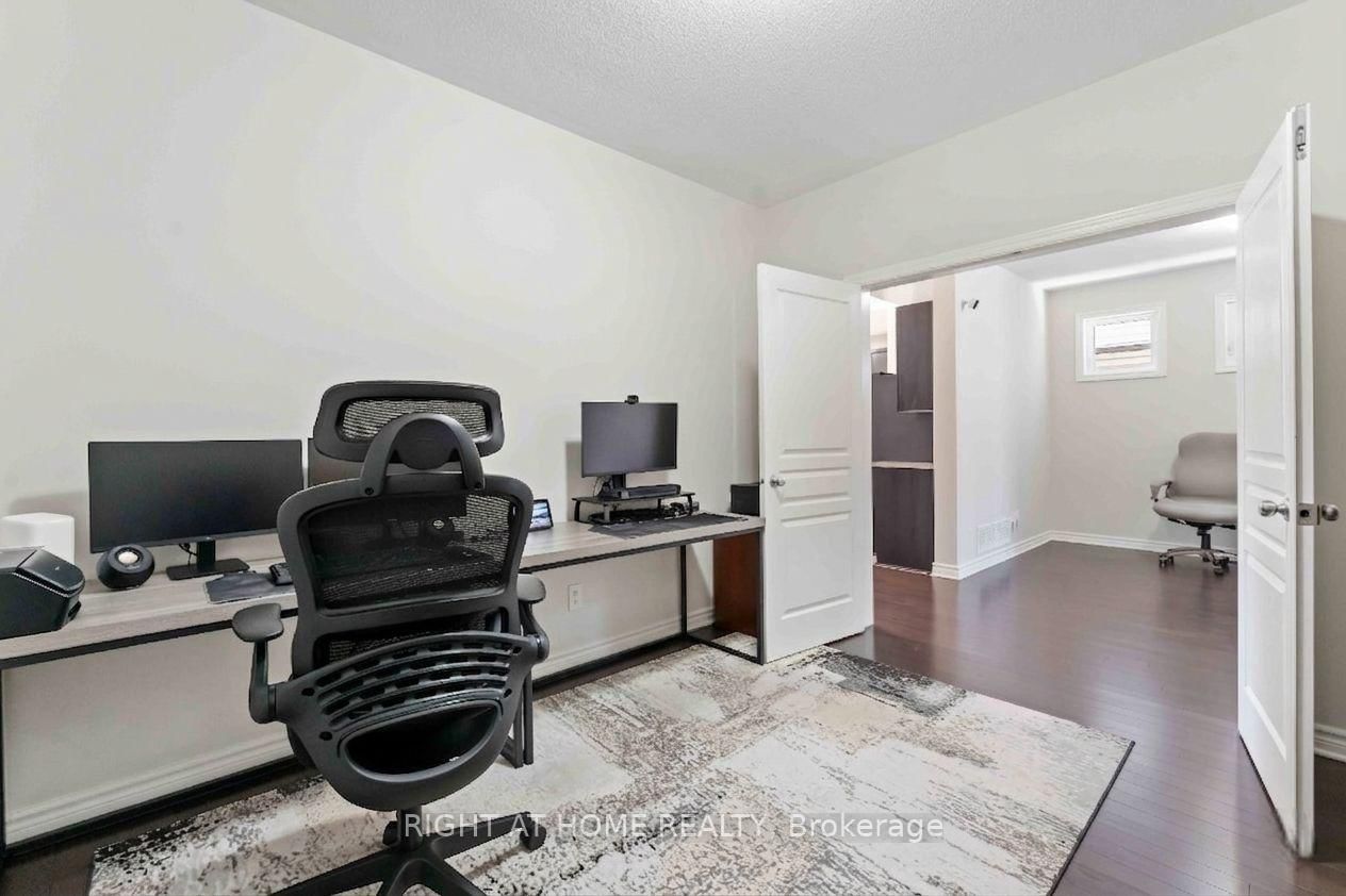 658 Parade Drive - Photo 7