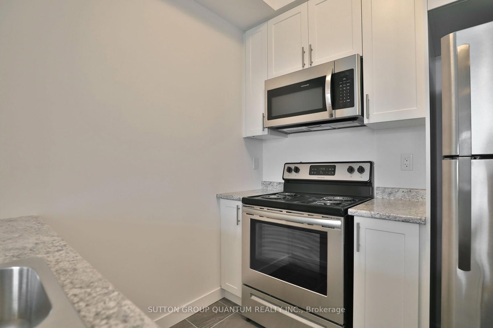 Condo for lease at 319-101 Shoreview Place, Hamilton, Ontario, L8E 0K2 - Stoney Creek - MLS: X12938644