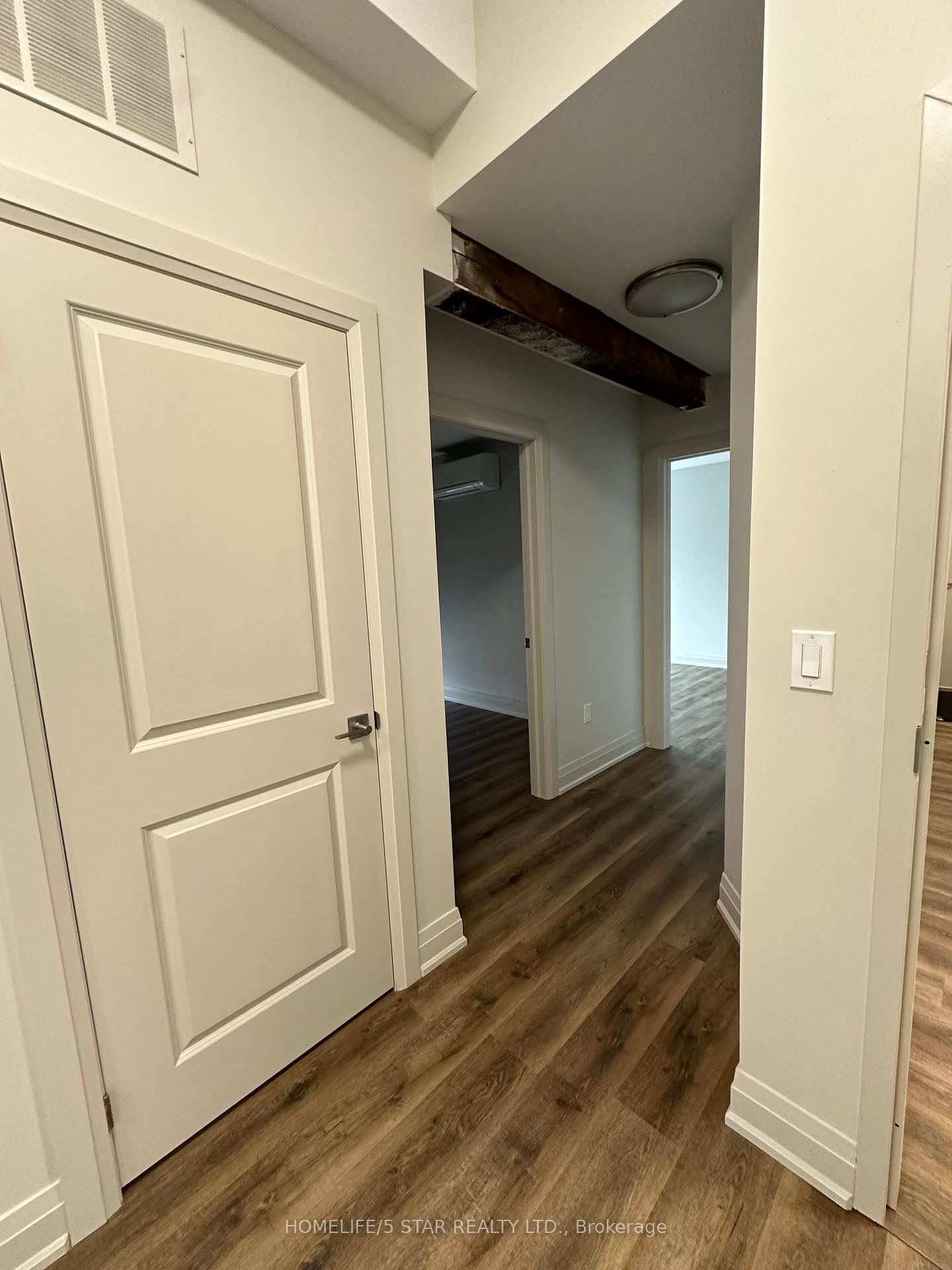 Semi-Detached House for lease at 201-837 King Street, Hamilton, Ontario, L8M 1B3 - Gibson - MLS: X12938684