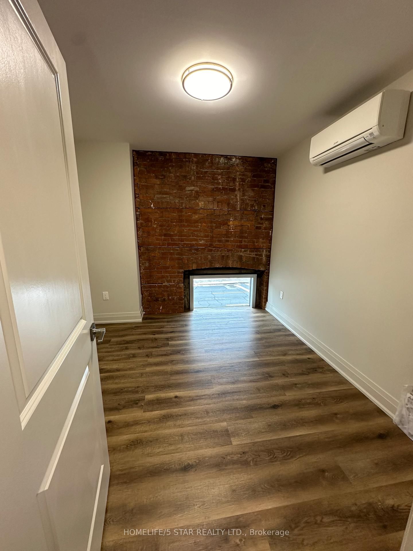 Semi-Detached House for lease at 201-837 King Street, Hamilton, Ontario, L8M 1B3 - Gibson - MLS: X12938684