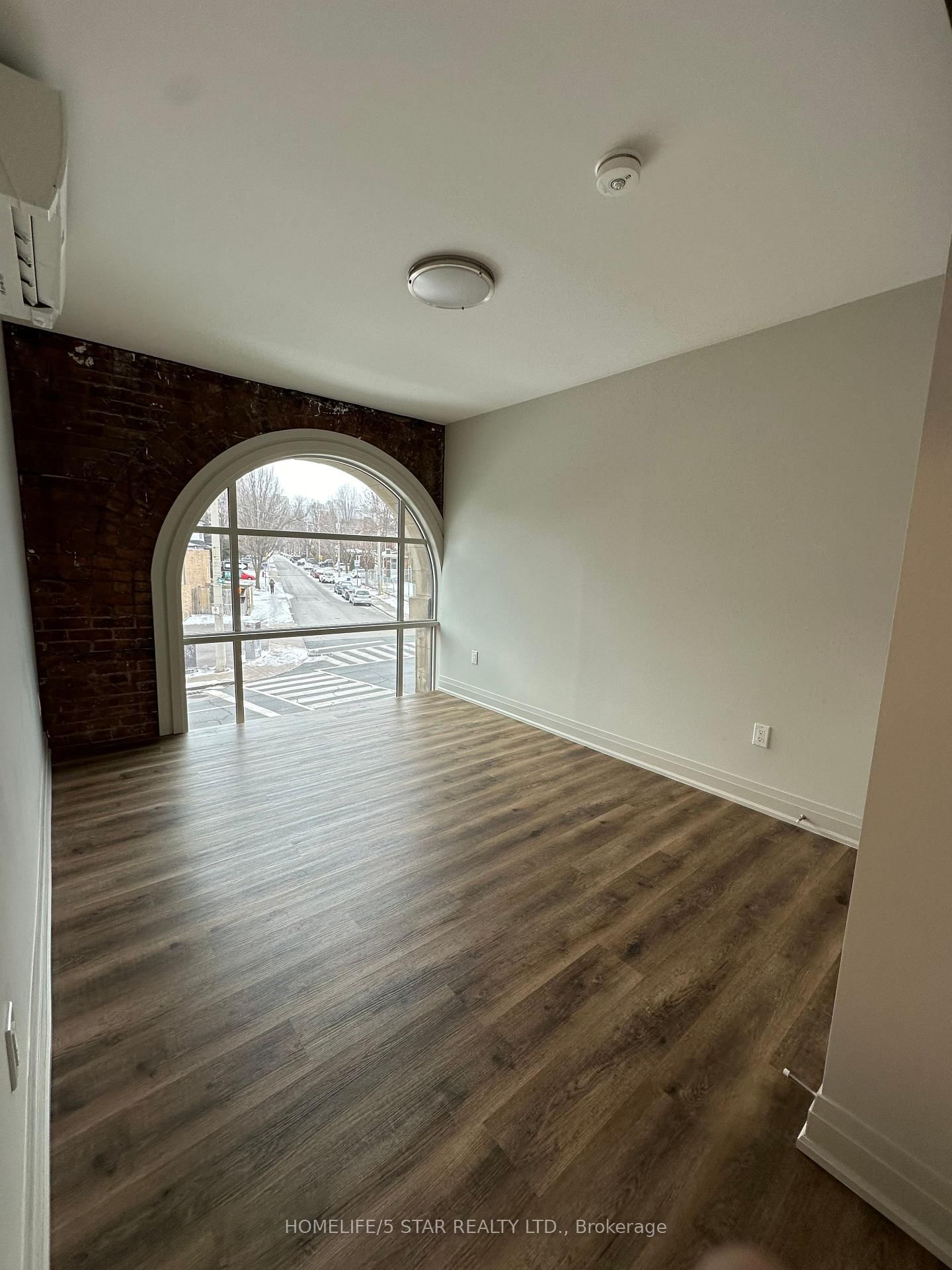 Semi-Detached House for lease at 201-837 King Street, Hamilton, Ontario, L8M 1B3 - Gibson - MLS: X12938684