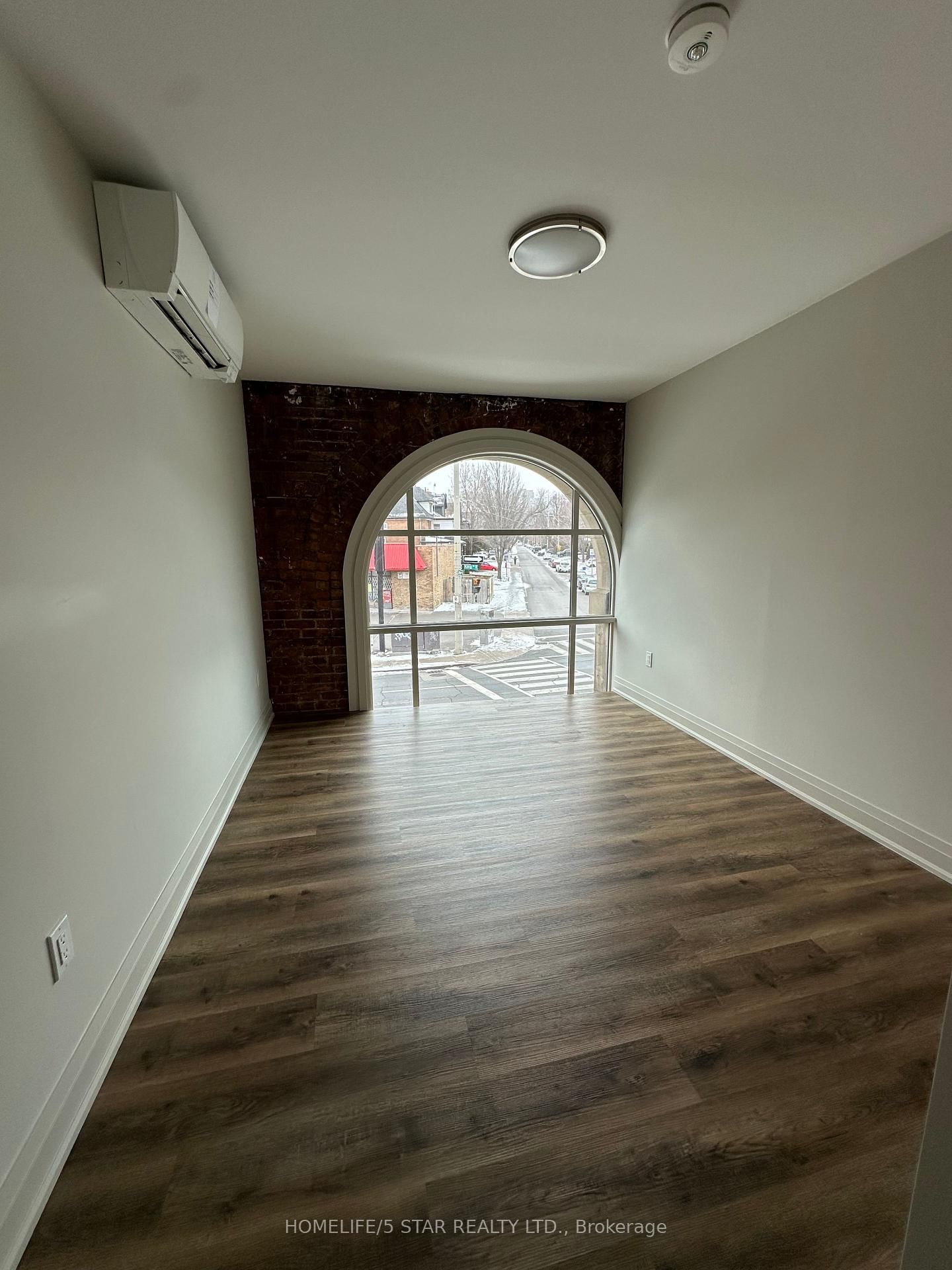 Semi-Detached House for lease at 201-837 King Street, Hamilton, Ontario, L8M 1B3 - Gibson - MLS: X12938684