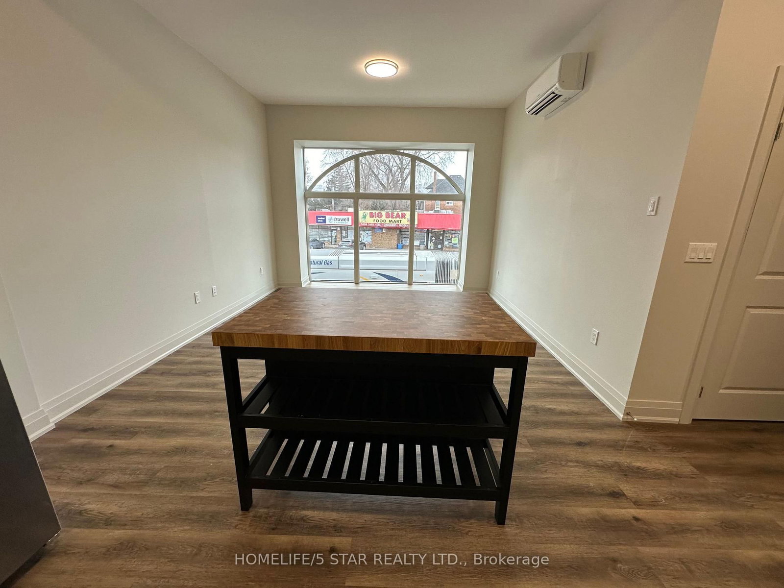 Semi-Detached House for lease at 201-837 King Street, Hamilton, Ontario, L8M 1B3 - Gibson - MLS: X12938684