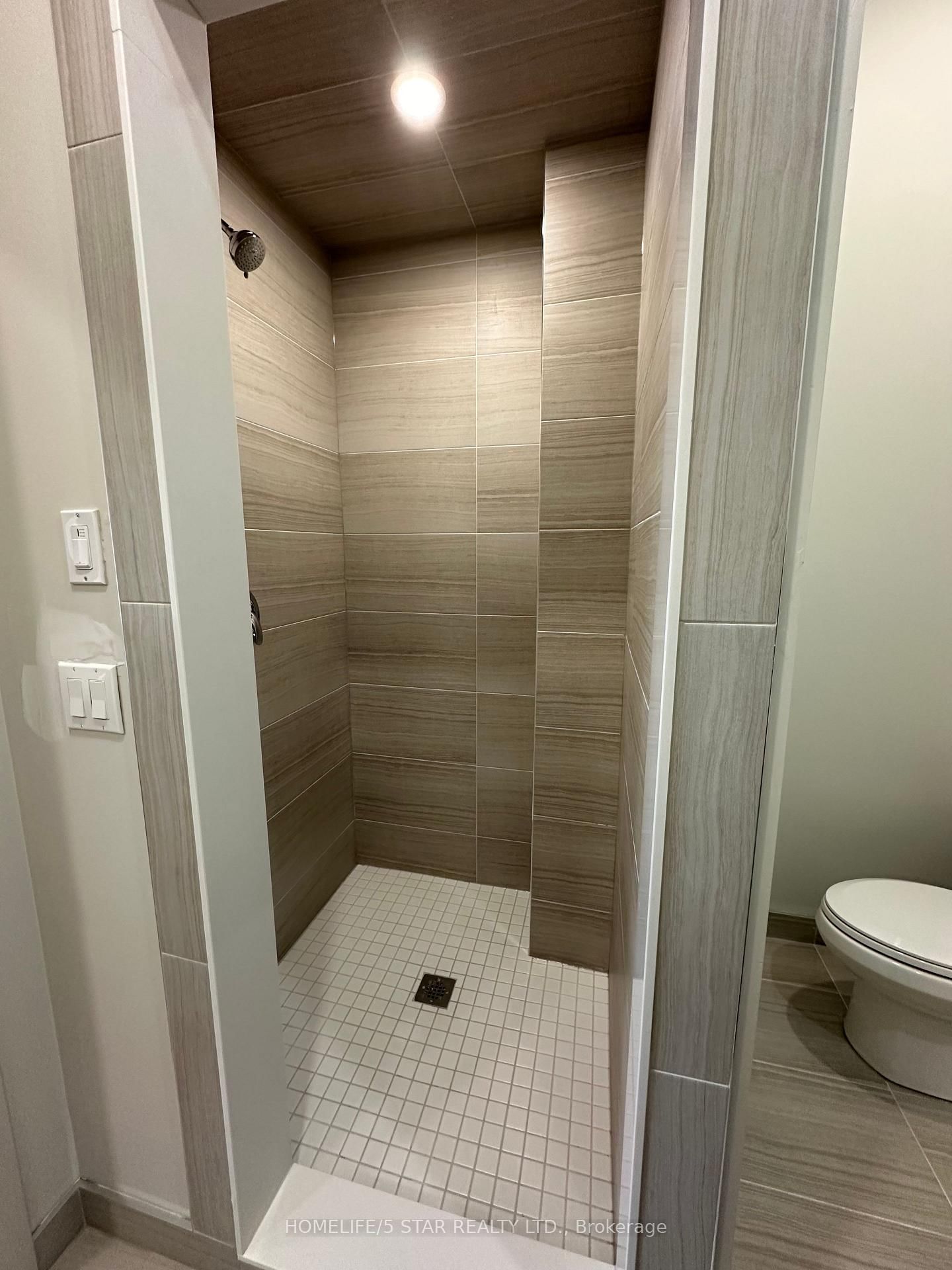 Semi-Detached House for lease at 201-837 King Street, Hamilton, Ontario, L8M 1B3 - Gibson - MLS: X12938684