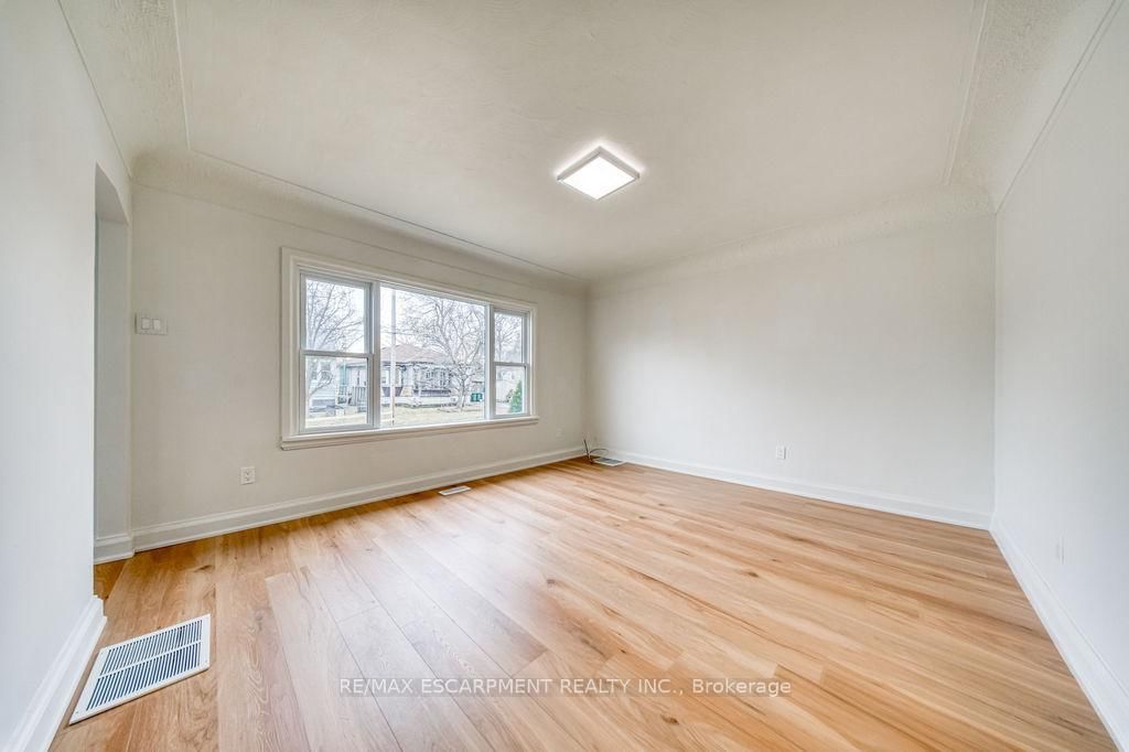 Detached House for sale at 22 David Avenue, Hamilton, Ontario, L9A 3V1 - Hill Park - MLS: X12938786