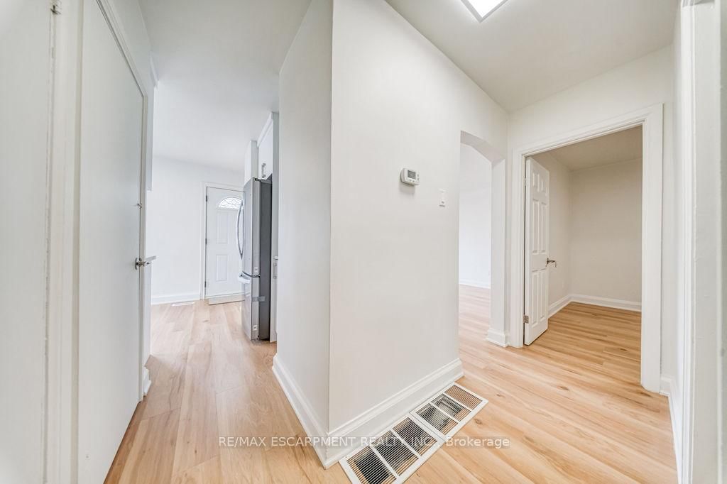 Detached House for sale at 22 David Avenue, Hamilton, Ontario, L9A 3V1 - Hill Park - MLS: X12938786