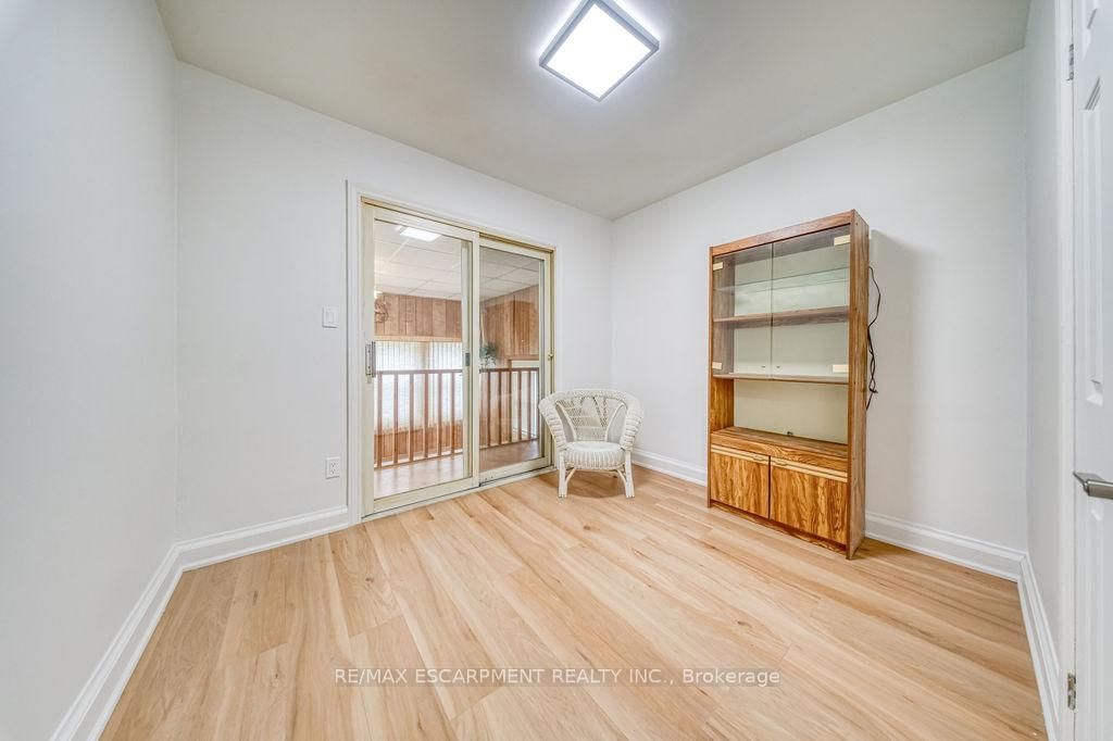 Detached House for sale at 22 David Avenue, Hamilton, Ontario, L9A 3V1 - Hill Park - MLS: X12938786