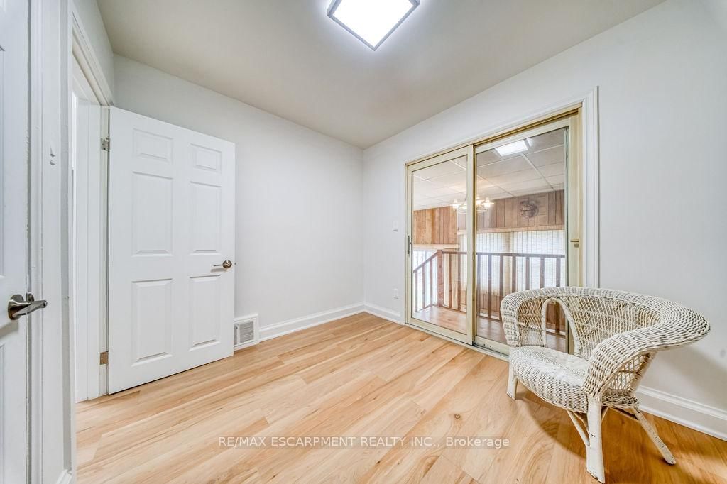 Detached House for sale at 22 David Avenue, Hamilton, Ontario, L9A 3V1 - Hill Park - MLS: X12938786