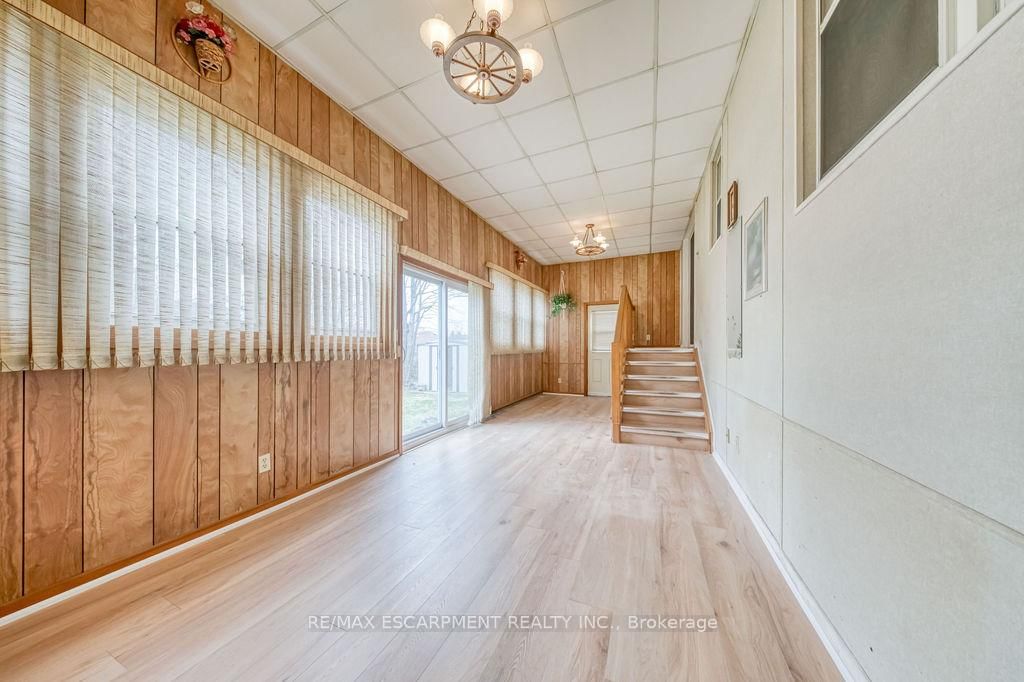 Detached House for sale at 22 David Avenue, Hamilton, Ontario, L9A 3V1 - Hill Park - MLS: X12938786