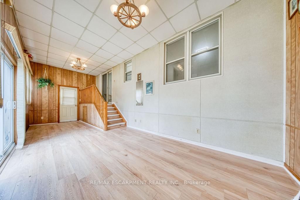 Detached House for sale at 22 David Avenue, Hamilton, Ontario, L9A 3V1 - Hill Park - MLS: X12938786