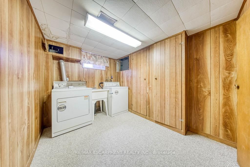 Detached House for sale at 22 David Avenue, Hamilton, Ontario, L9A 3V1 - Hill Park - MLS: X12938786