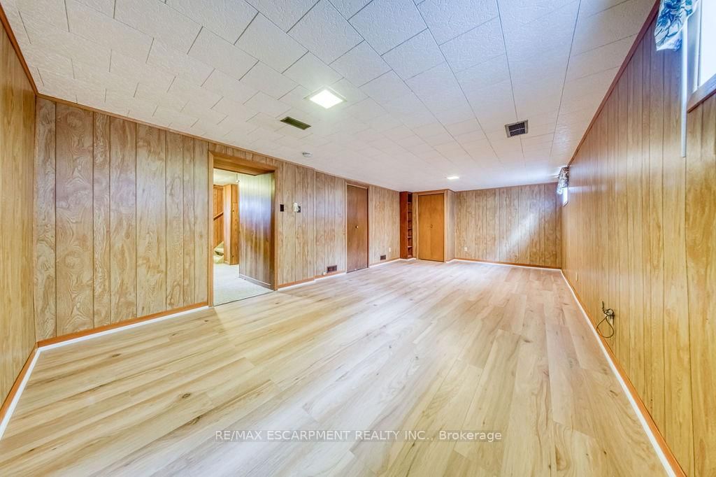 Detached House for sale at 22 David Avenue, Hamilton, Ontario, L9A 3V1 - Hill Park - MLS: X12938786