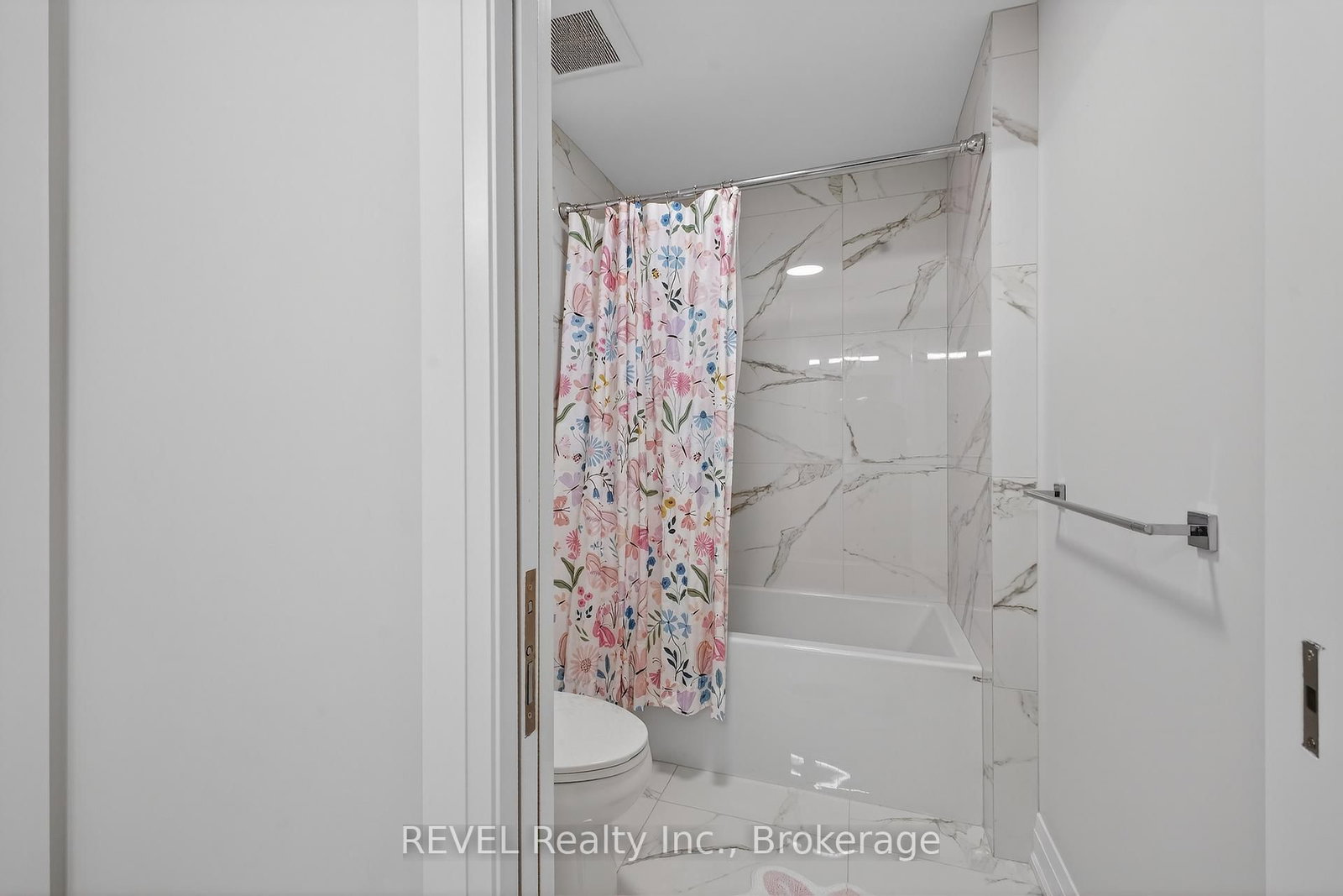 Detached House for sale at 17 Arsenault Crescent, Pelham, Ontario, L0S 1E1 - Fonthill - MLS: X12938802