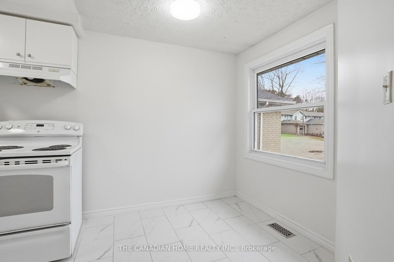 61 Freeman Cres, Norfolk, N3Y 5K1 | Image 3