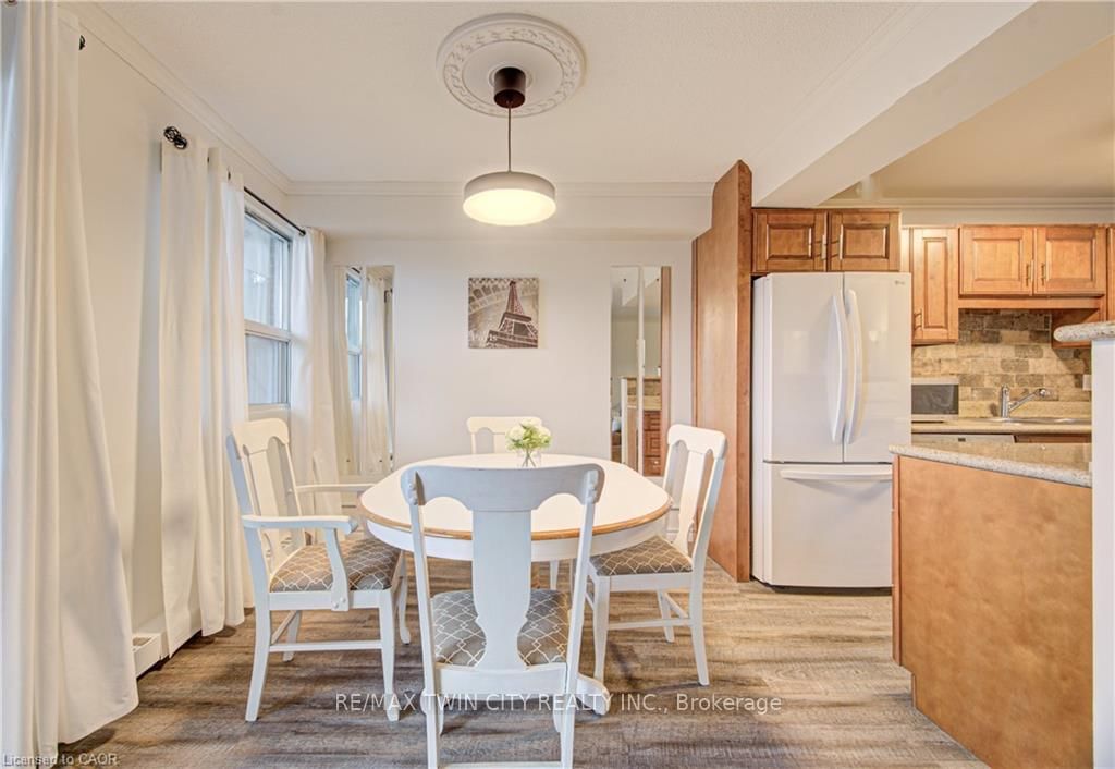 793 COLBORNE Street, Unit 202 - Photo 4