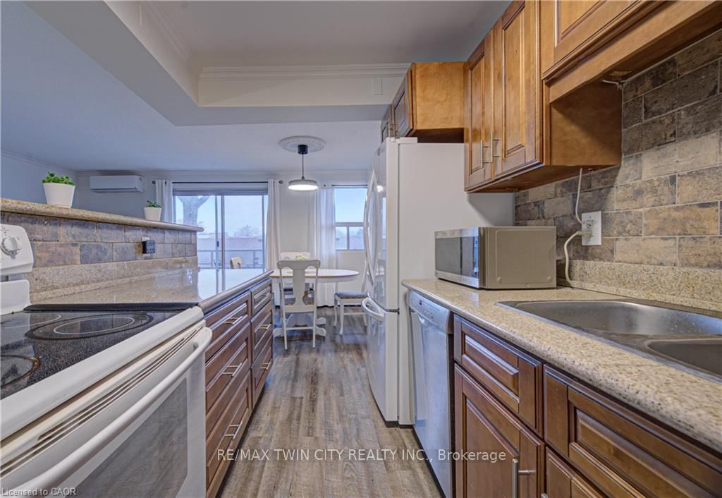 793 COLBORNE Street, Unit 202 - Photo 8
