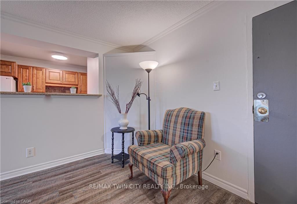 793 COLBORNE Street, Unit 202 - Photo 9