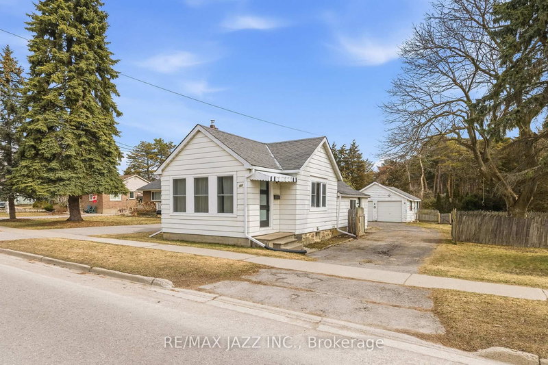 home for sale on 193 Victoria Street N