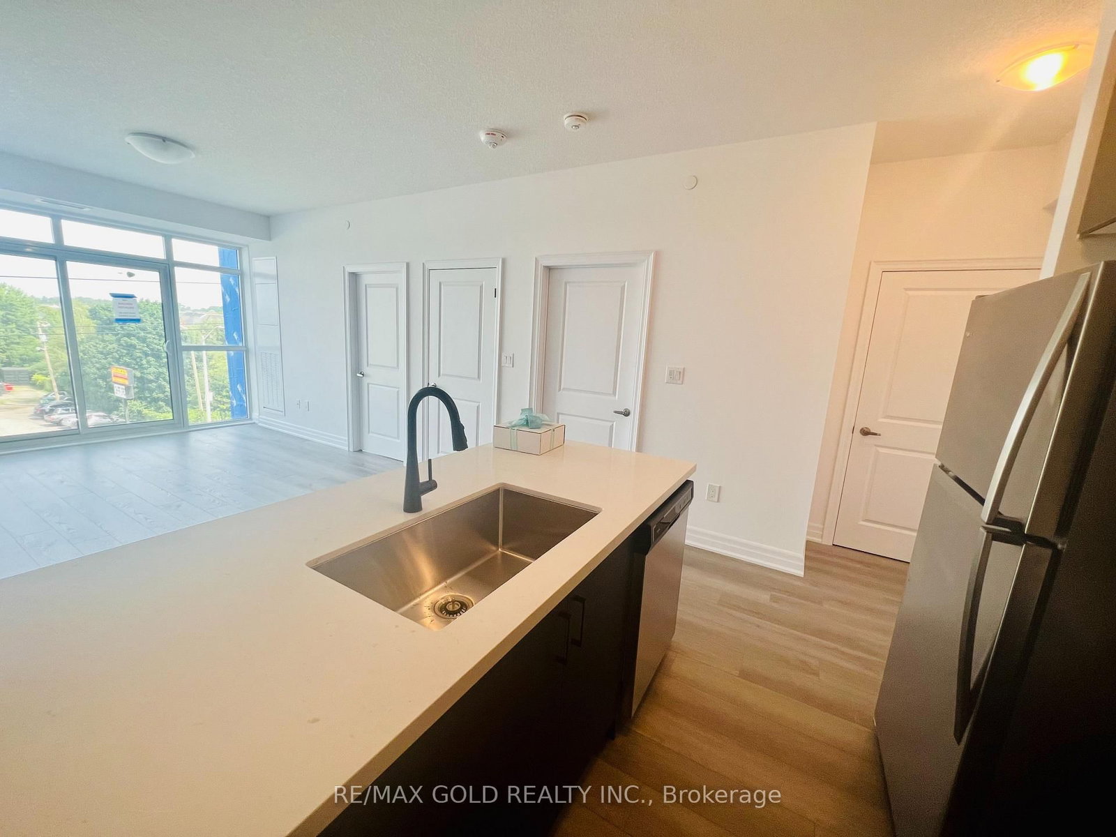 460 Dundas Street E, Unit 404 - Photo 8