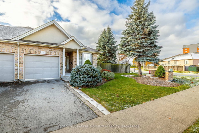 7 Willowlanding Crt, Welland, L3C 7L7 | Image 3