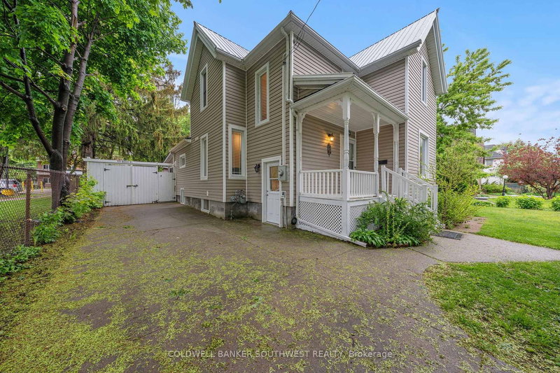 home for sale on 156 Queen Street