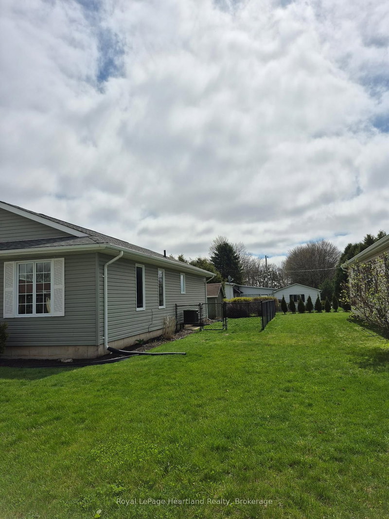 459 Richard Cres, Strathroy-Caradoc, N7G 3P4 | Image 2