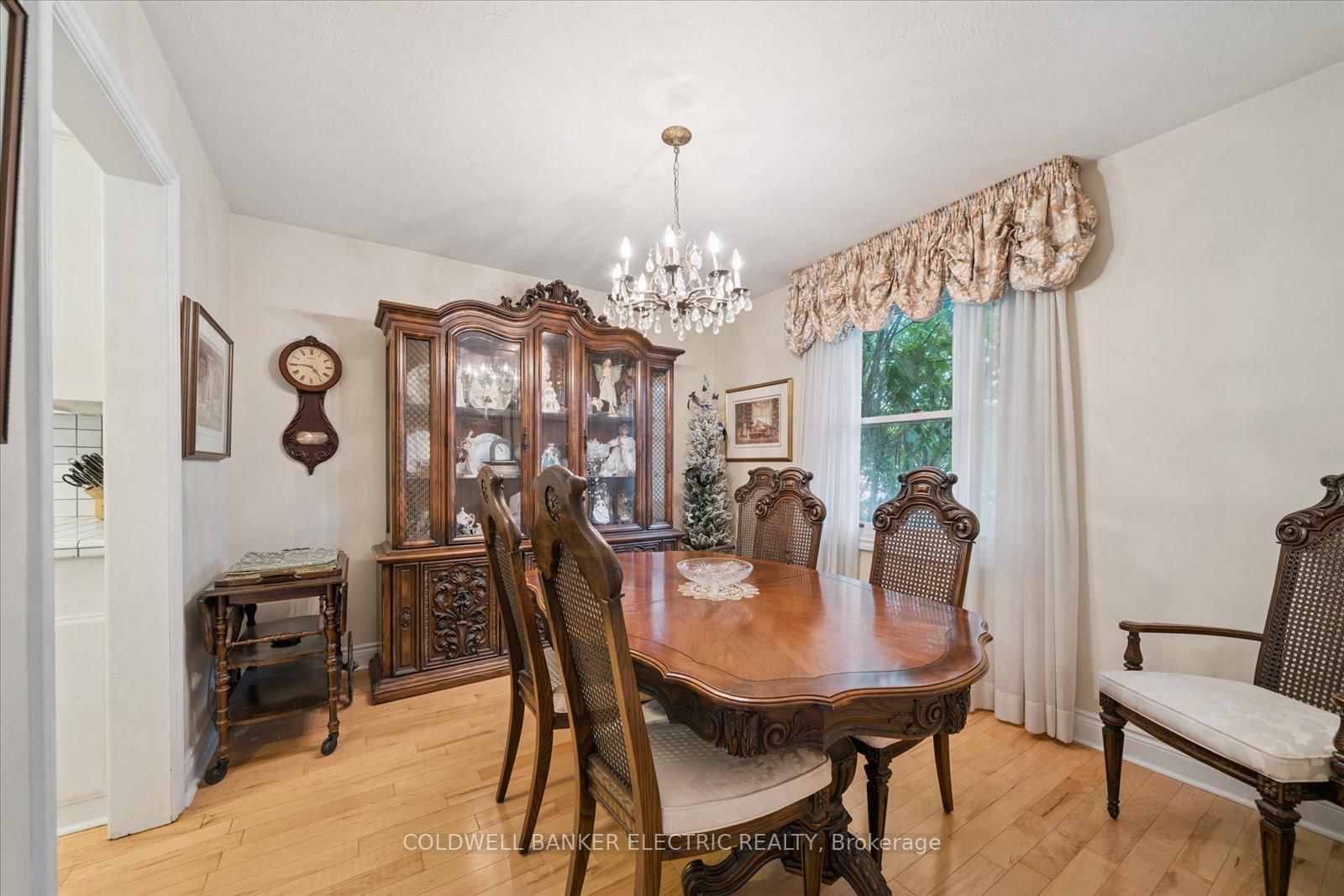 Detached House for sale at 11 Bayleaf Court, Peterborough, Ontario, K9K 1A2 - Monaghan Ward 2 - MLS: X12940252