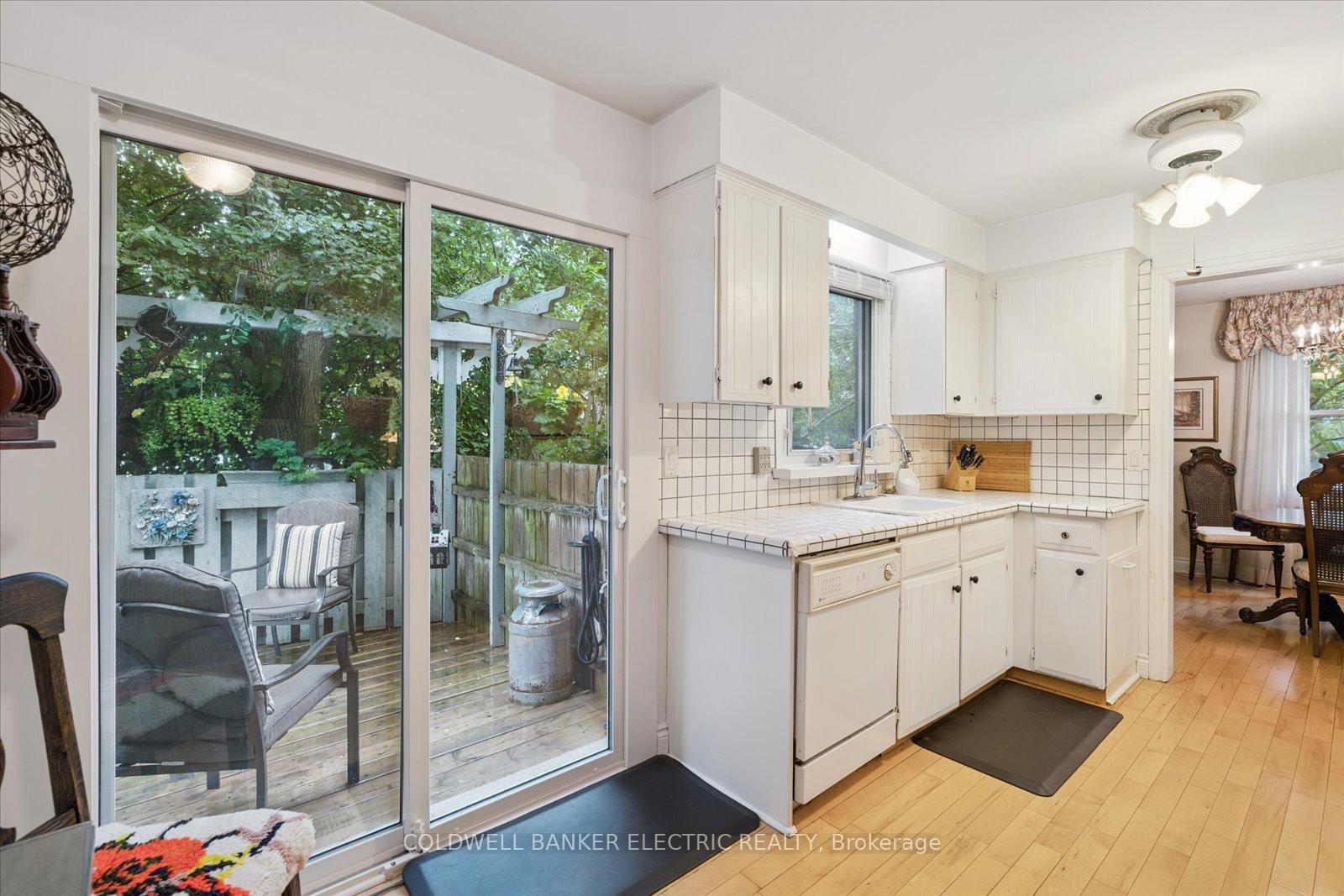 Detached House for sale at 11 Bayleaf Court, Peterborough, Ontario, K9K 1A2 - Monaghan Ward 2 - MLS: X12940252