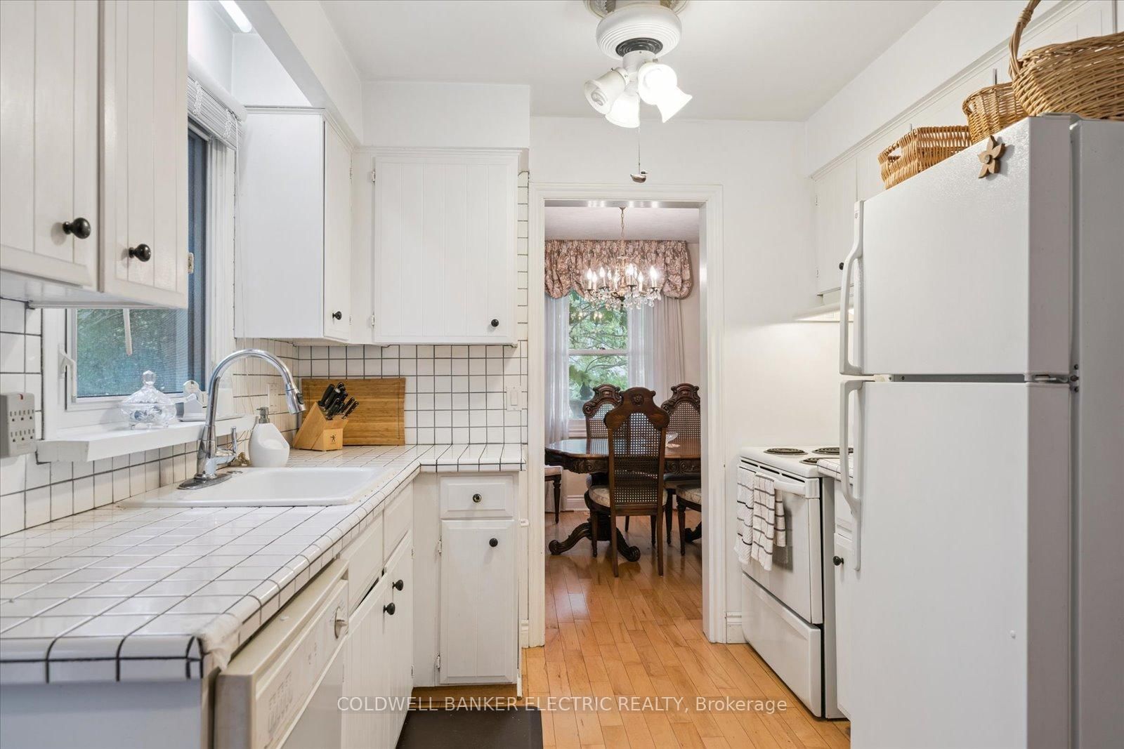 Detached House for sale at 11 Bayleaf Court, Peterborough, Ontario, K9K 1A2 - Monaghan Ward 2 - MLS: X12940252