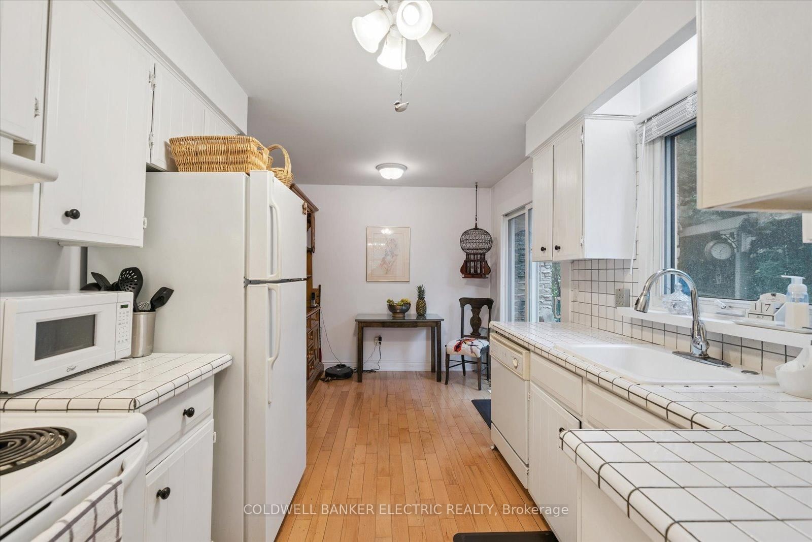 Detached House for sale at 11 Bayleaf Court, Peterborough, Ontario, K9K 1A2 - Monaghan Ward 2 - MLS: X12940252