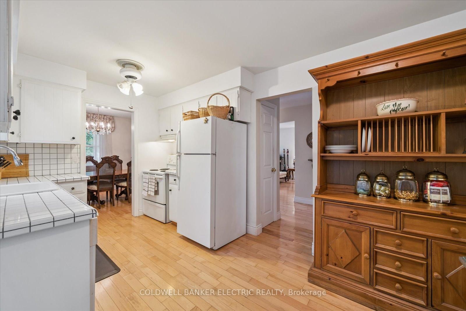 Detached House for sale at 11 Bayleaf Court, Peterborough, Ontario, K9K 1A2 - Monaghan Ward 2 - MLS: X12940252