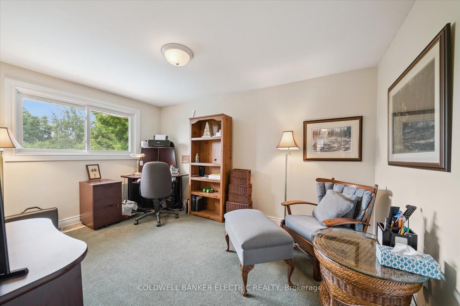 Detached House for sale at 11 Bayleaf Court, Peterborough, Ontario, K9K 1A2 - Monaghan Ward 2 - MLS: X12940252