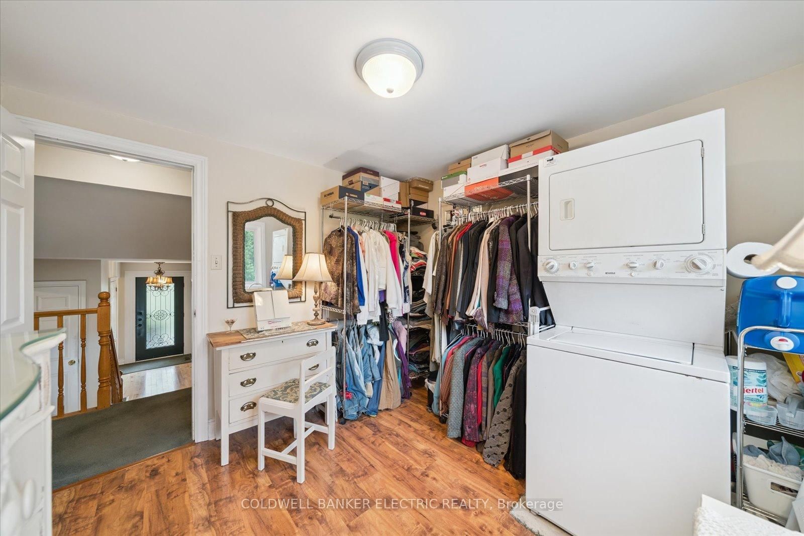 Detached House for sale at 11 Bayleaf Court, Peterborough, Ontario, K9K 1A2 - Monaghan Ward 2 - MLS: X12940252