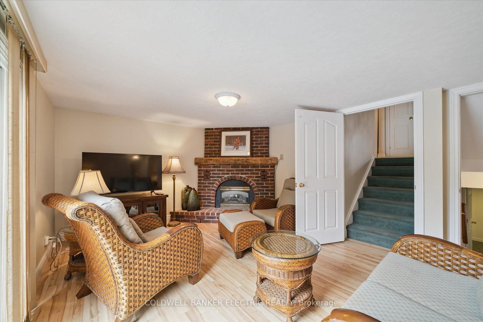 Detached House for sale at 11 Bayleaf Court, Peterborough, Ontario, K9K 1A2 - Monaghan Ward 2 - MLS: X12940252