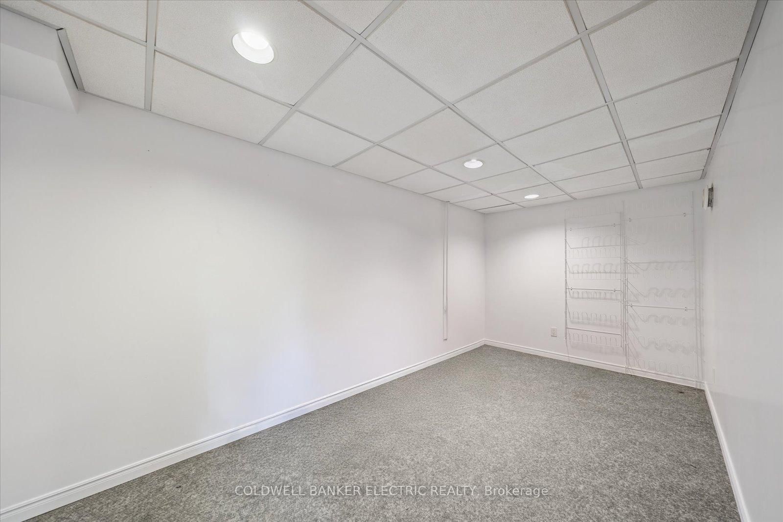 Detached House for sale at 11 Bayleaf Court, Peterborough, Ontario, K9K 1A2 - Monaghan Ward 2 - MLS: X12940252