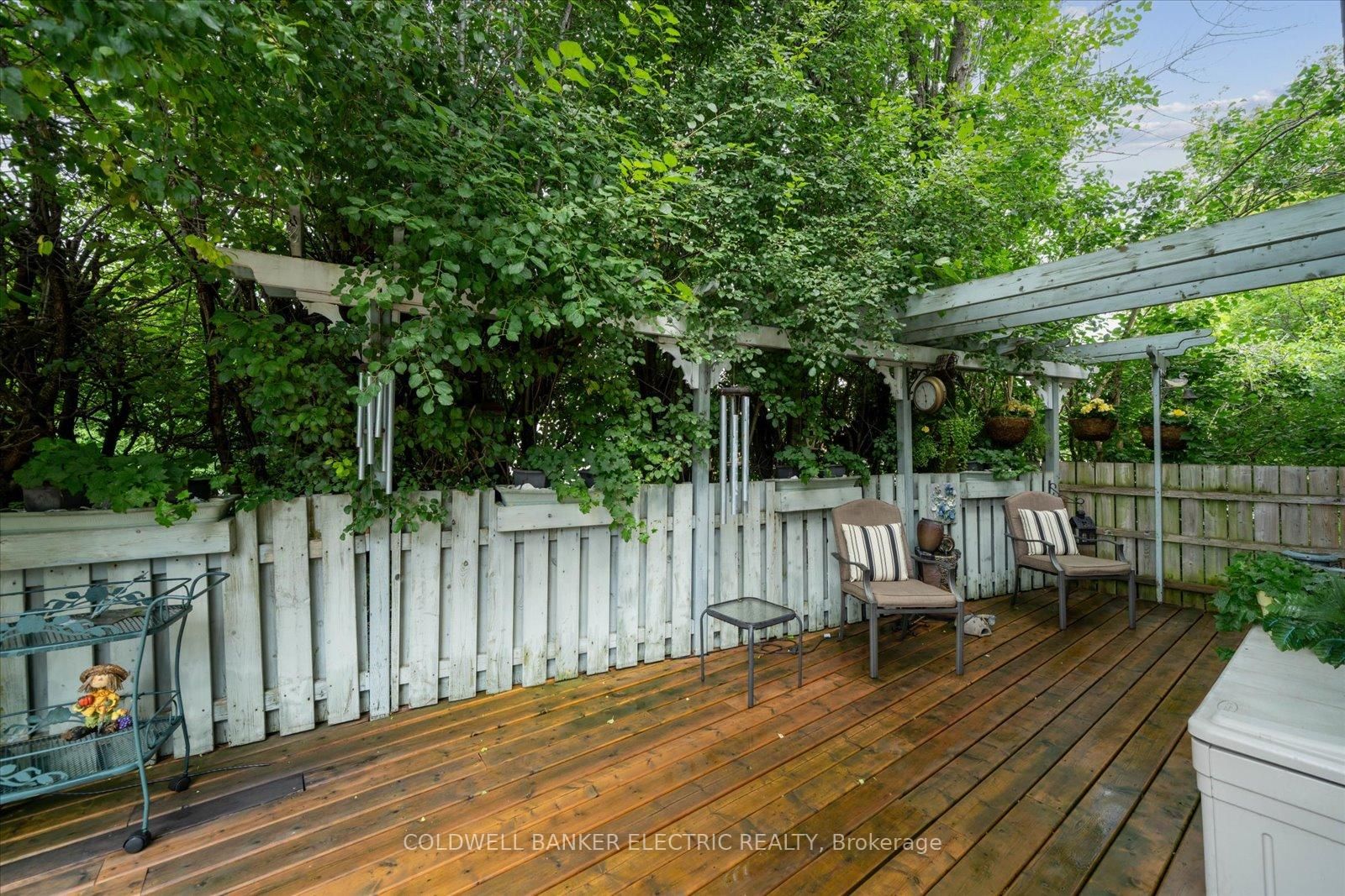 Detached House for sale at 11 Bayleaf Court, Peterborough, Ontario, K9K 1A2 - Monaghan Ward 2 - MLS: X12940252