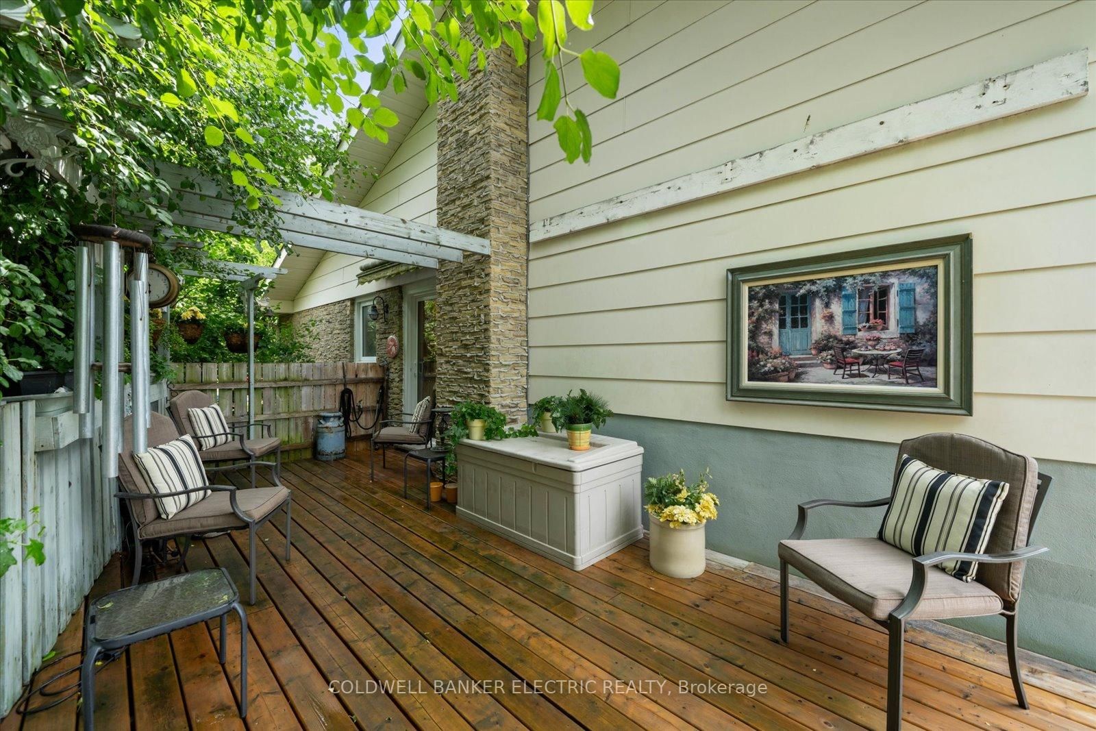 Detached House for sale at 11 Bayleaf Court, Peterborough, Ontario, K9K 1A2 - Monaghan Ward 2 - MLS: X12940252