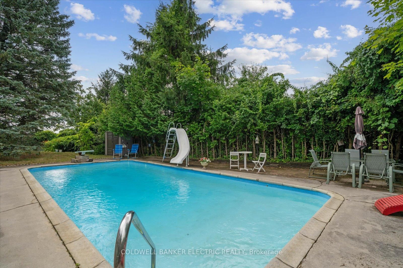 Detached House for sale at 11 Bayleaf Court, Peterborough, Ontario, K9K 1A2 - Monaghan Ward 2 - MLS: X12940252