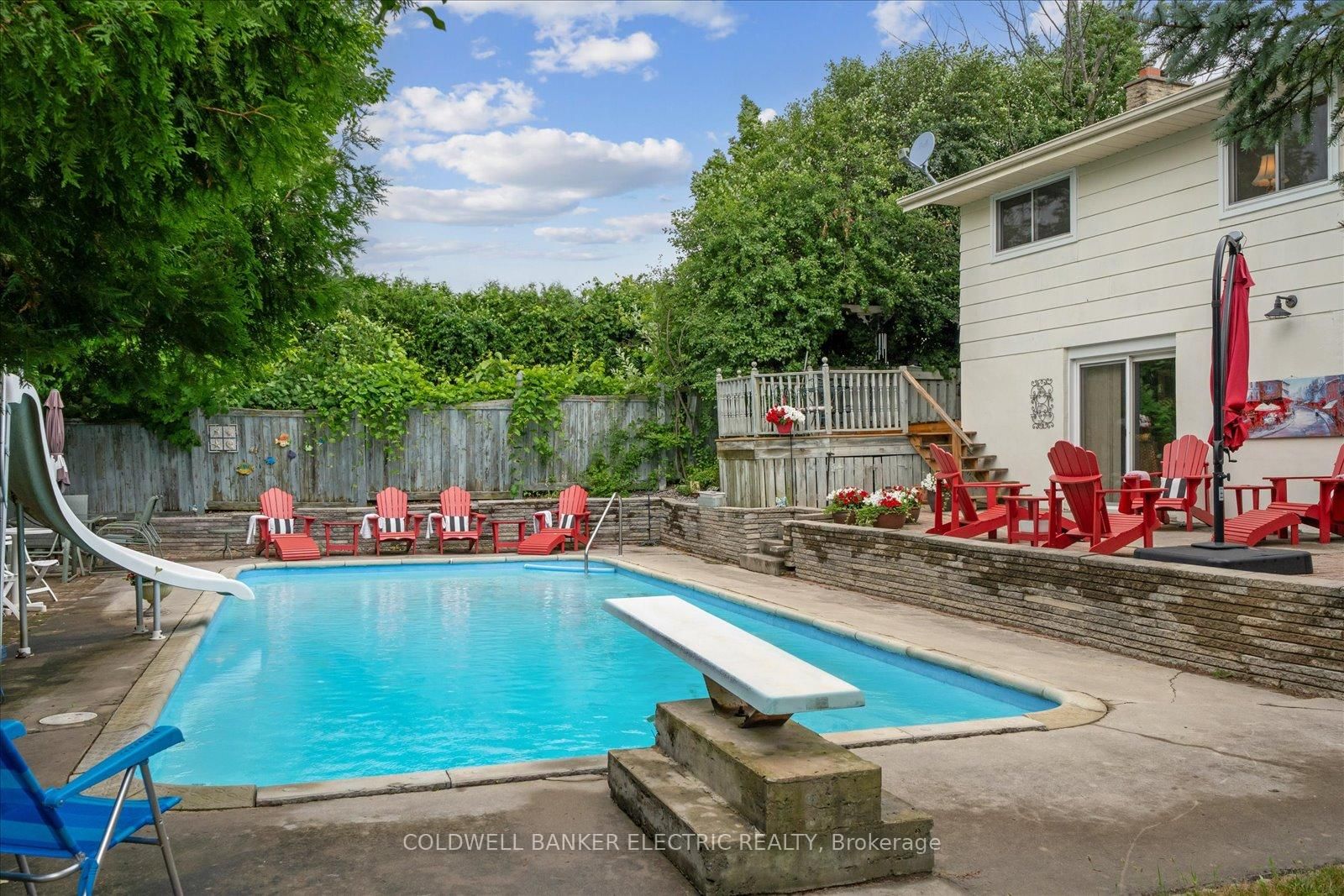 Detached House for sale at 11 Bayleaf Court, Peterborough, Ontario, K9K 1A2 - Monaghan Ward 2 - MLS: X12940252