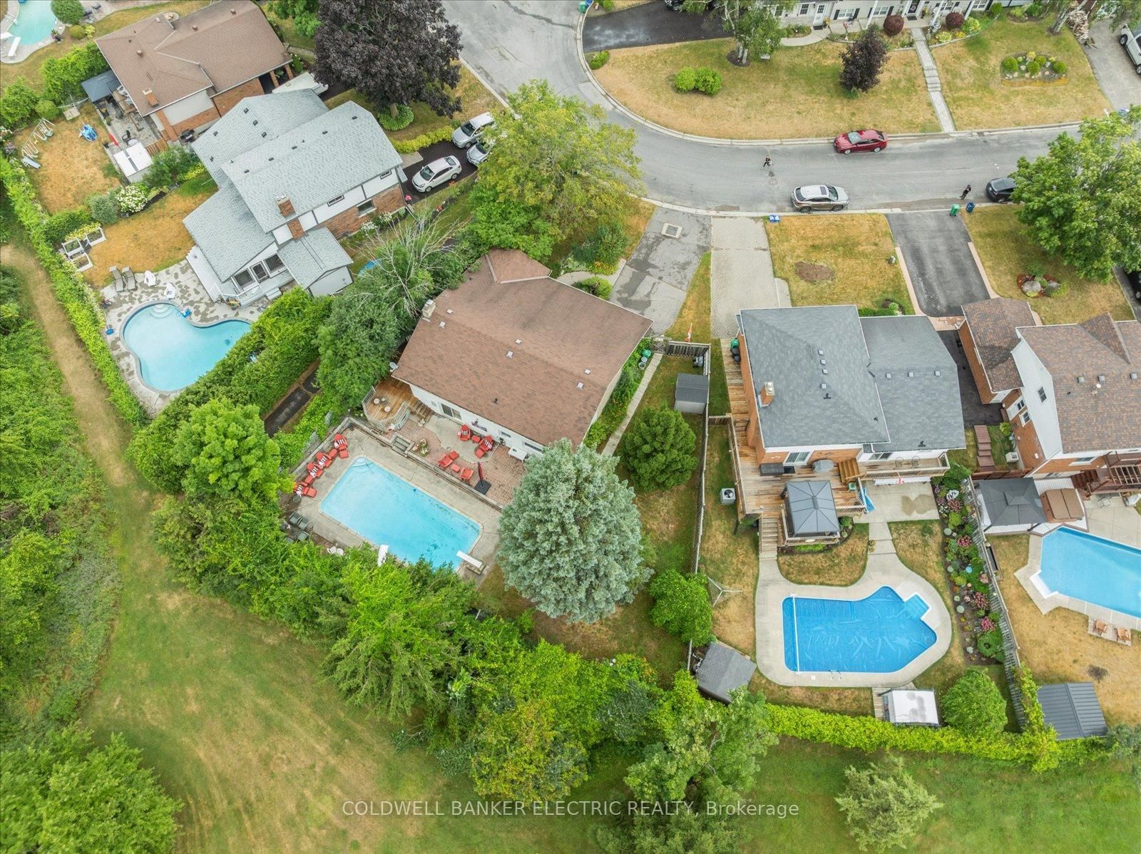 Detached House for sale at 11 Bayleaf Court, Peterborough, Ontario, K9K 1A2 - Monaghan Ward 2 - MLS: X12940252