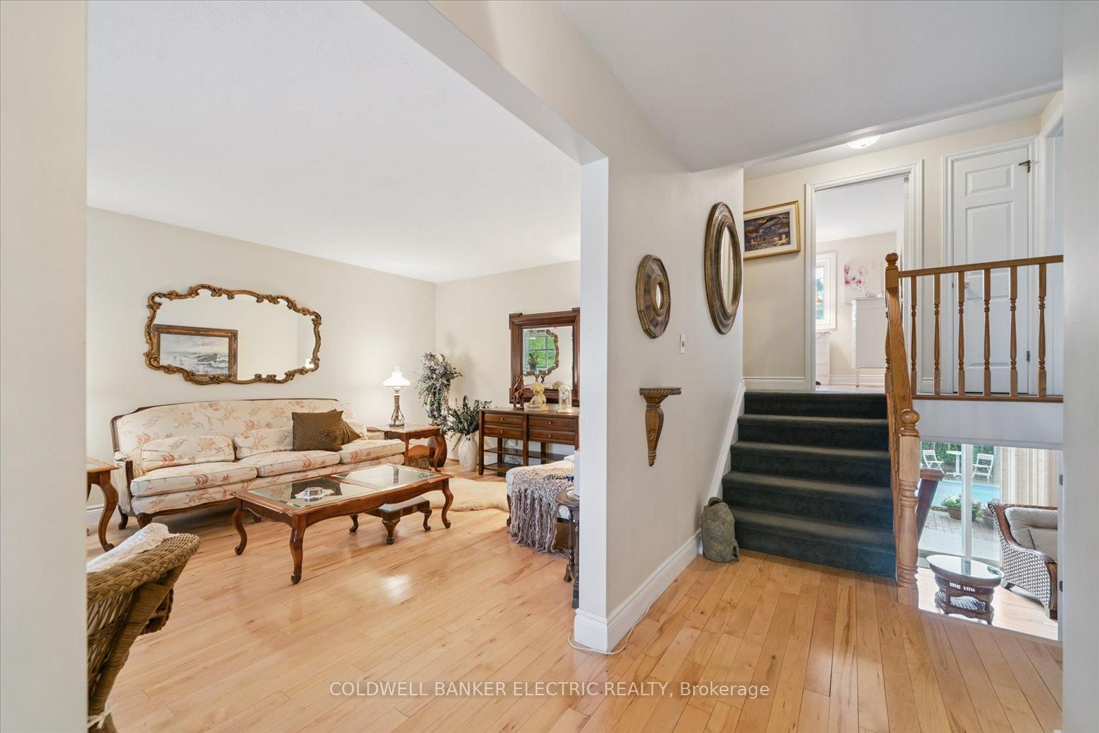 Detached House for sale at 11 Bayleaf Court, Peterborough, Ontario, K9K 1A2 - Monaghan Ward 2 - MLS: X12940252