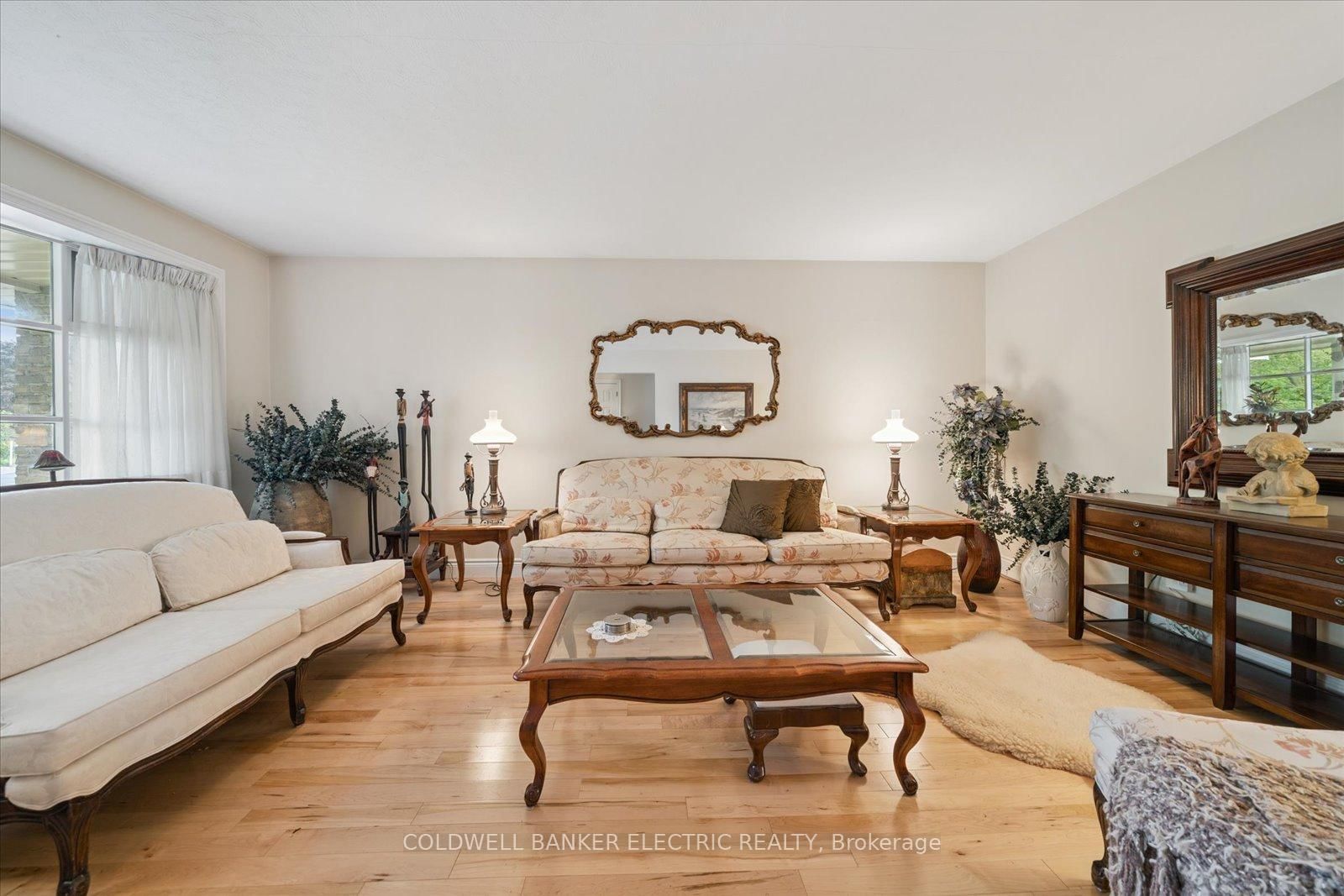 Detached House for sale at 11 Bayleaf Court, Peterborough, Ontario, K9K 1A2 - Monaghan Ward 2 - MLS: X12940252