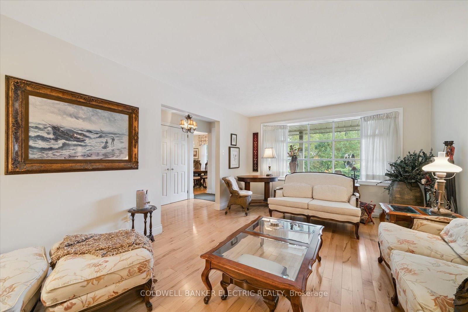 Detached House for sale at 11 Bayleaf Court, Peterborough, Ontario, K9K 1A2 - Monaghan Ward 2 - MLS: X12940252