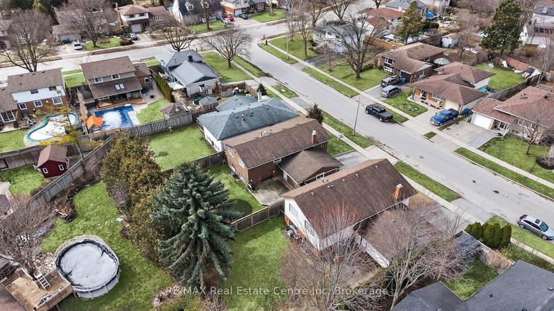 9 Sanderson Dr, Guelph, N1H 6T7 | Image 3