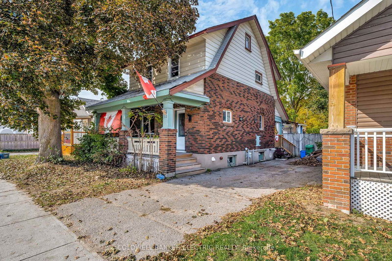 home for sale on 112 Lansdowne Street W