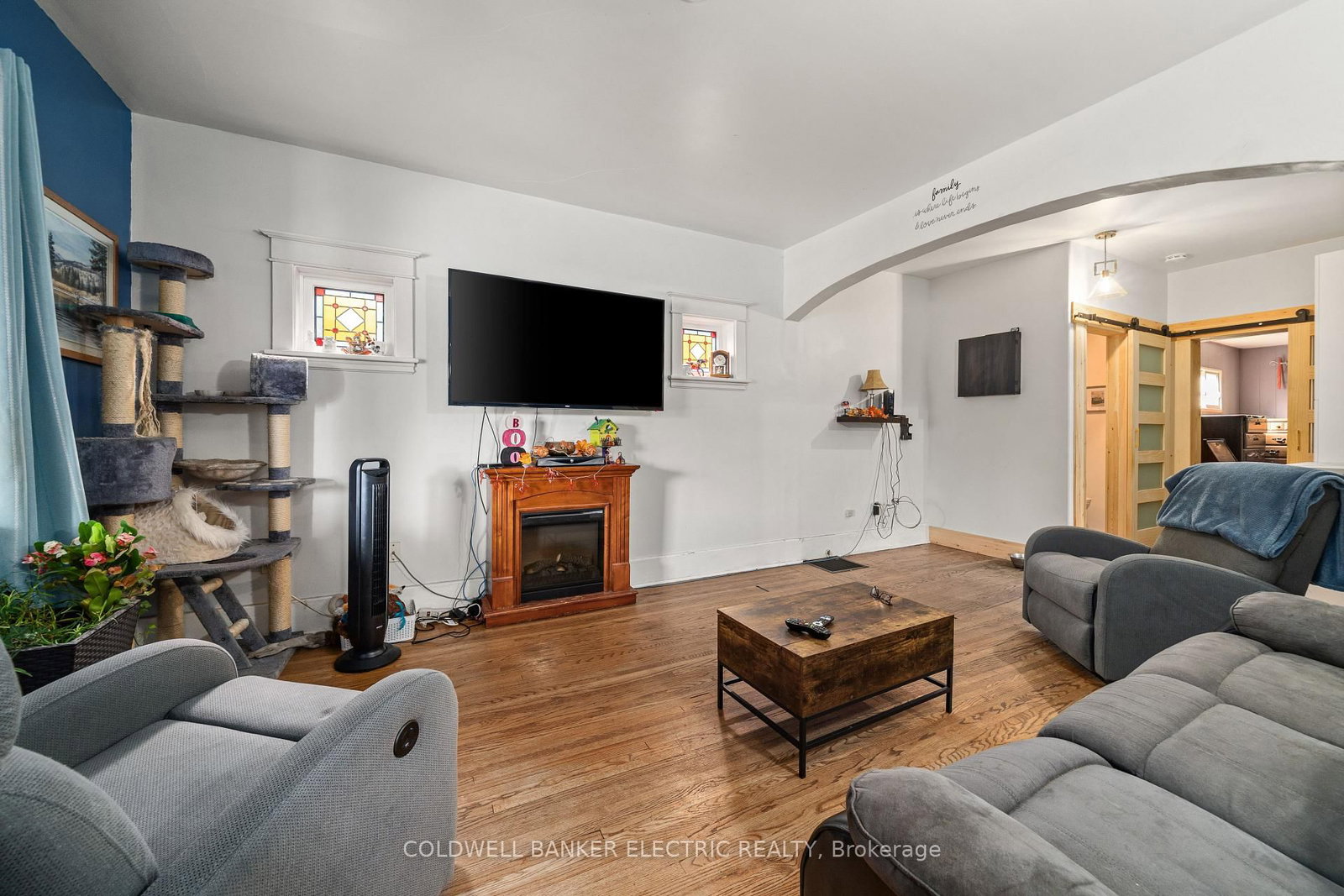 Detached House for sale at 112 Lansdowne Street, Peterborough, Ontario, K9J 1Y1 - Town Ward 3 - MLS: X12940304