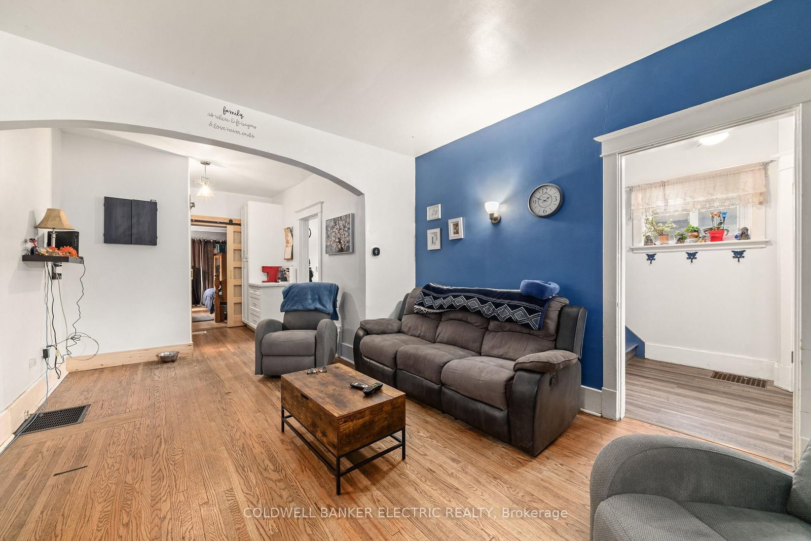 Detached House for sale at 112 Lansdowne Street, Peterborough, Ontario, K9J 1Y1 - Town Ward 3 - MLS: X12940304