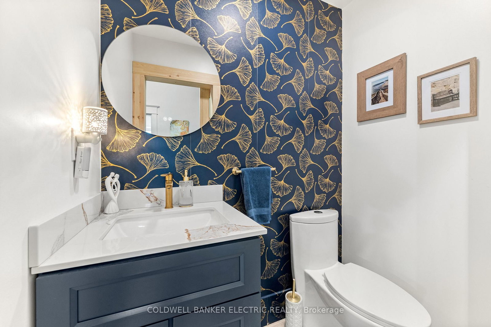 Detached House for sale at 112 Lansdowne Street, Peterborough, Ontario, K9J 1Y1 - Town Ward 3 - MLS: X12940304